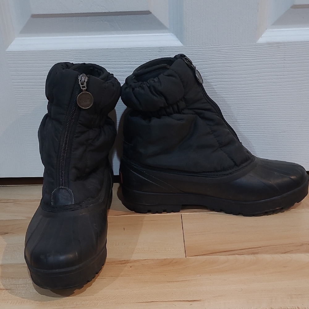 Sorel Women's Size 8 Black Winter Boots with Waterproof Design